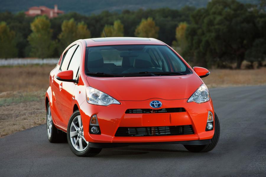  Toyota Prius C 2011 года  (фото 17 из 37)